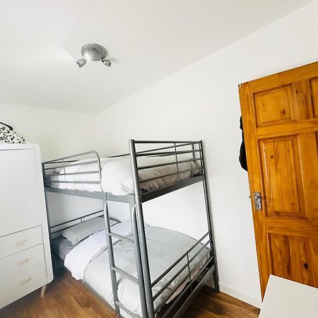 Beautiful Home In London With Easy Access To Central London Sutton  Exterior photo