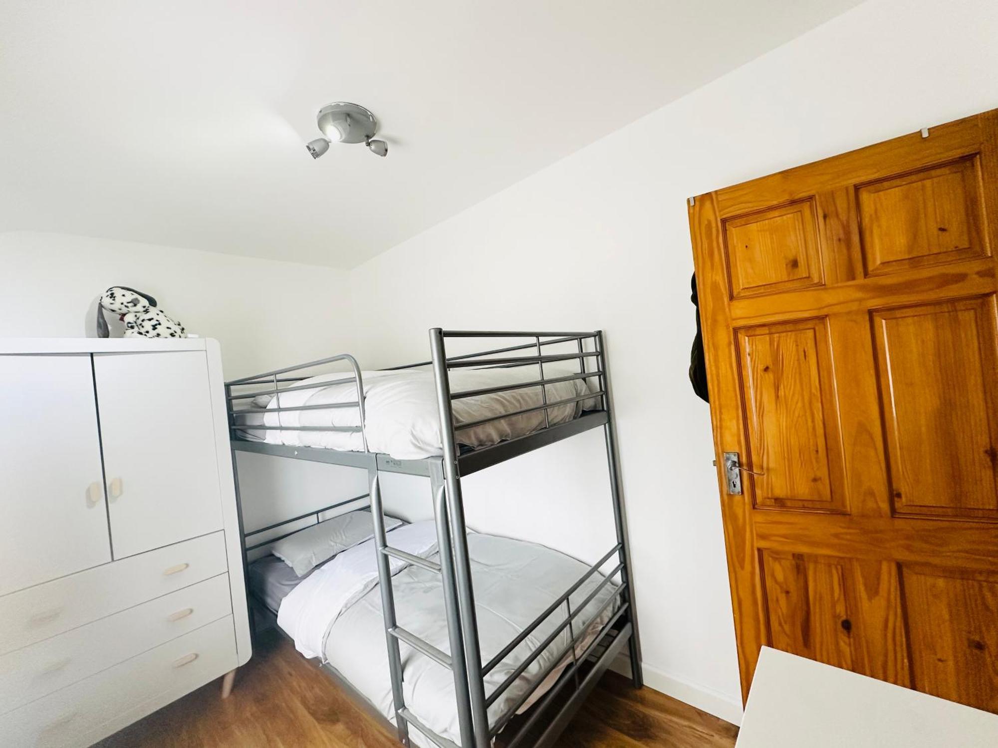Beautiful Home In London With Easy Access To Central London Sutton  Exterior photo