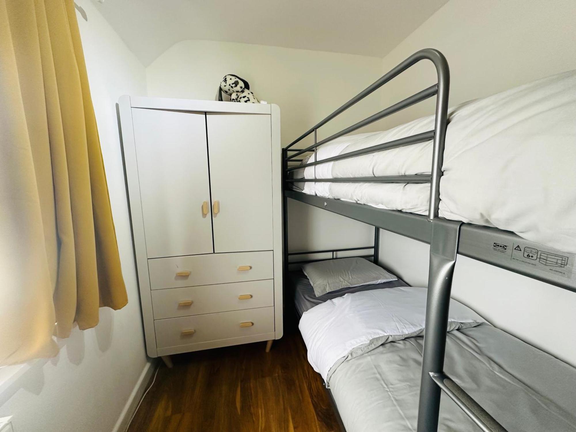 Beautiful Home In London With Easy Access To Central London Sutton  Exterior photo