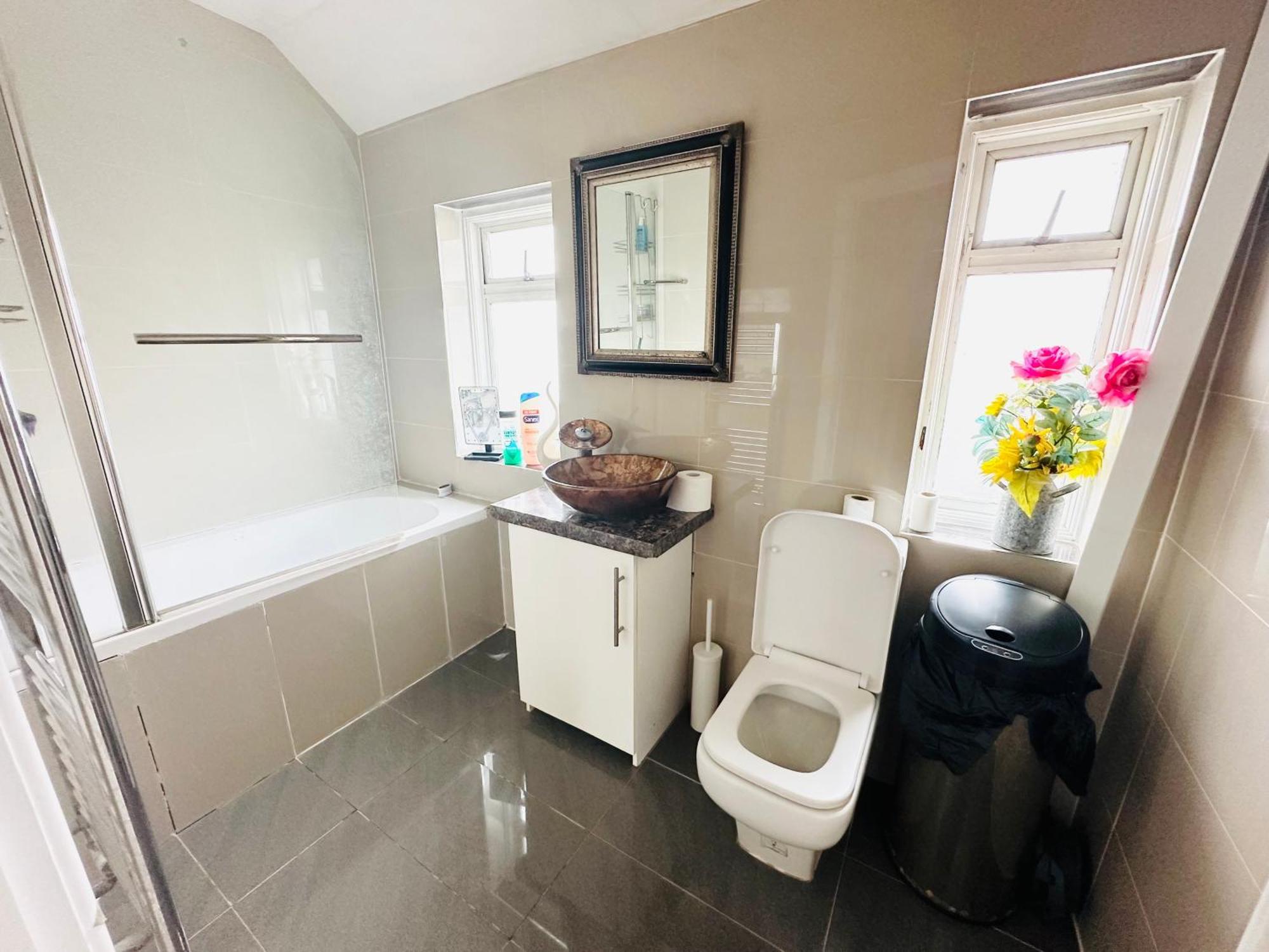 Beautiful Home In London With Easy Access To Central London Sutton  Exterior photo