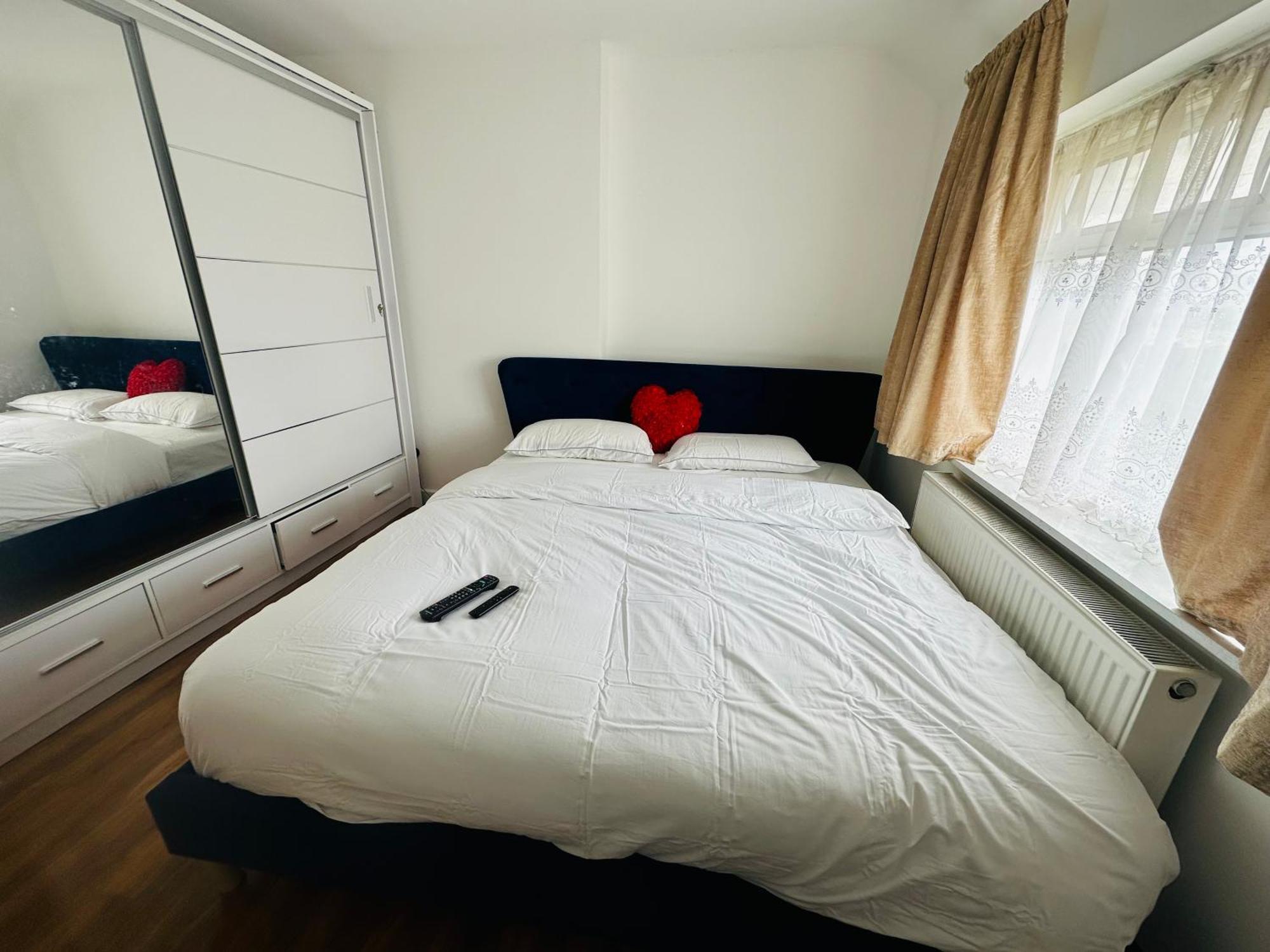 Beautiful Home In London With Easy Access To Central London Sutton  Exterior photo
