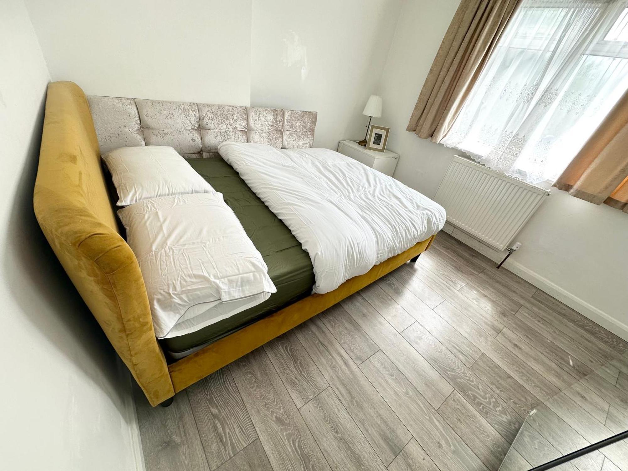 Beautiful Home In London With Easy Access To Central London Sutton  Exterior photo