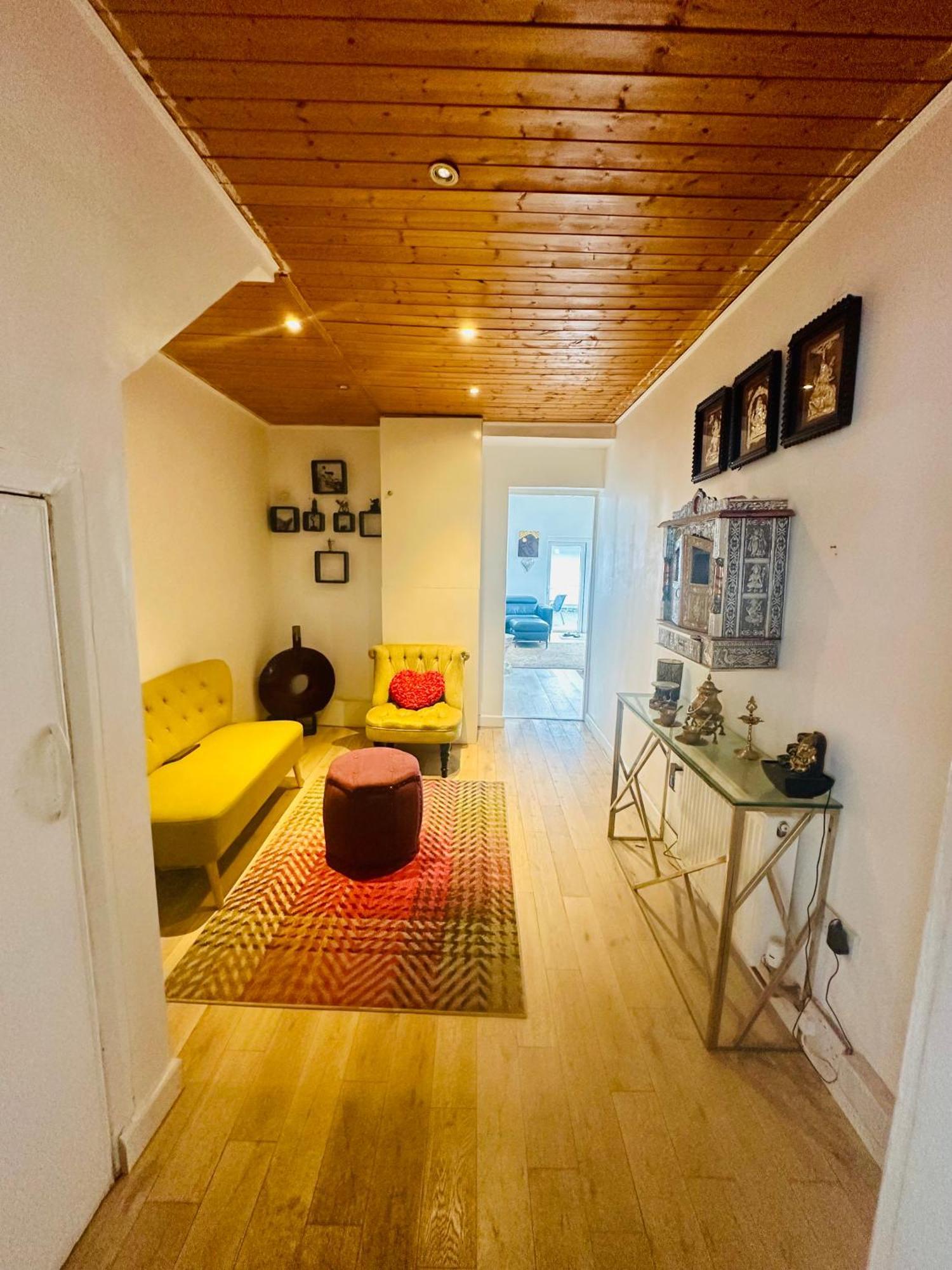 Beautiful Home In London With Easy Access To Central London Sutton  Exterior photo